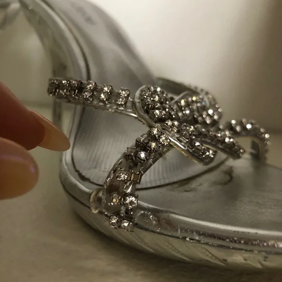 STUNNING SILVER STILETTOS - Picture 7 of 9